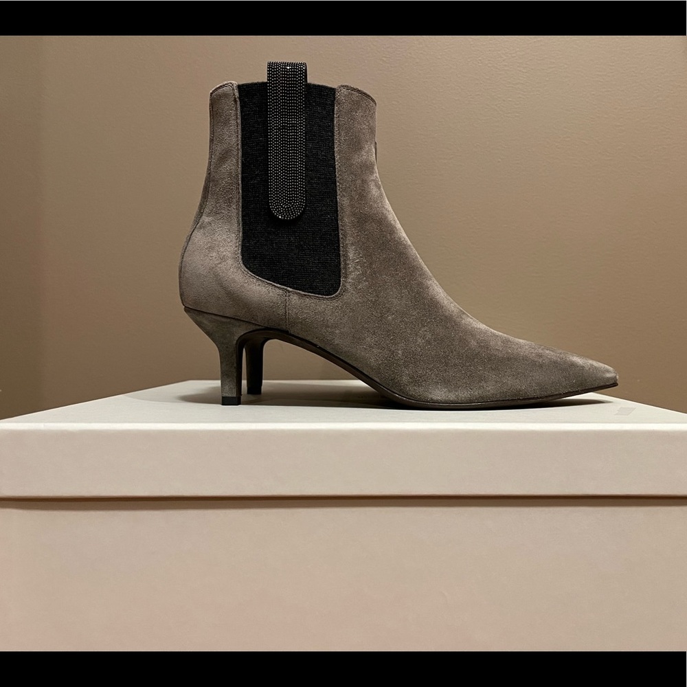 Brunello Cucinelli beautiful kitten heeled boots. Grey suede and monili 37.5 NEW